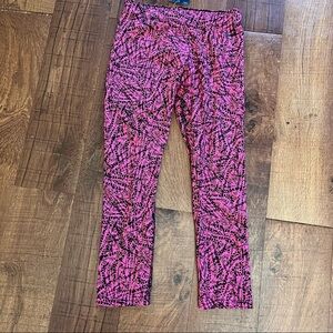 NWT  Nike cropped activewear leggings pants Sz small pink black stretchy